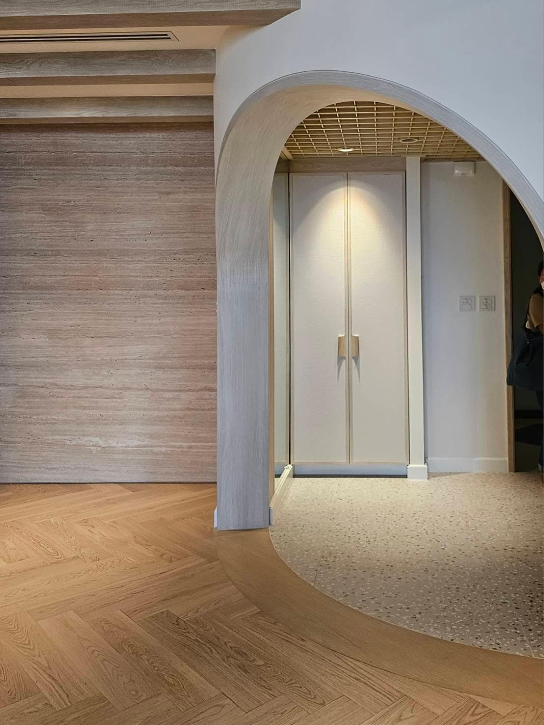 THE ADDRESS CONDOMINIUM UNIT – Image 1