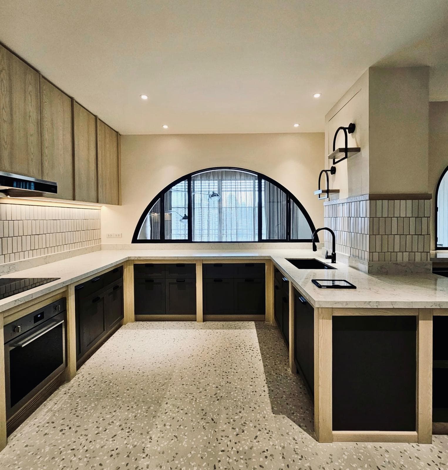 THE ADDRESS CONDOMINIUM UNIT – Image 5